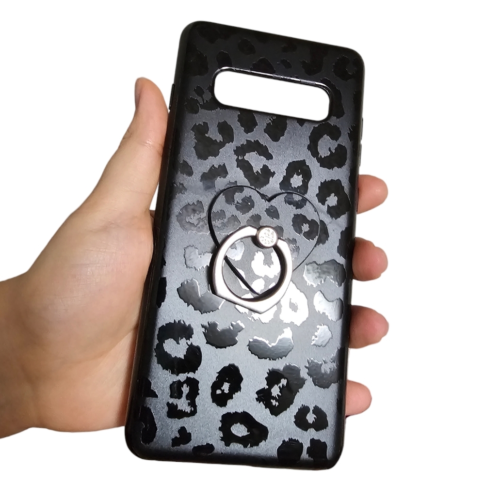 Galaxy S10 Velvet Caviar black leopard case with phone ring attached